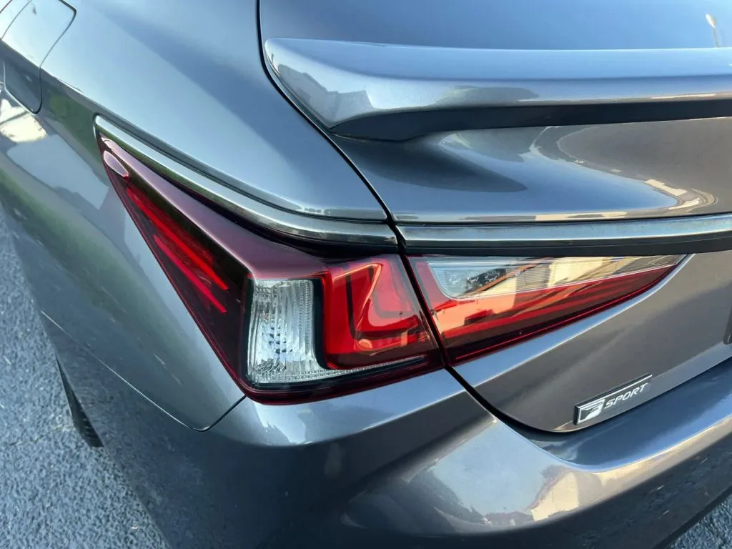 Lexus ES photo 34