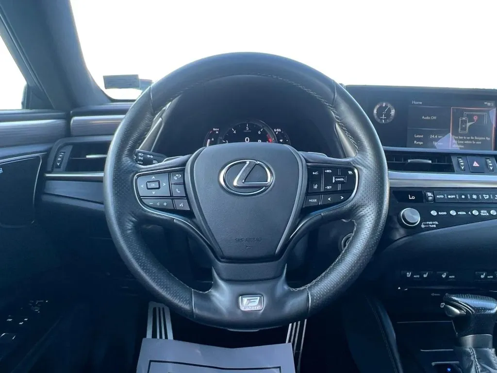 Lexus ES photo 13