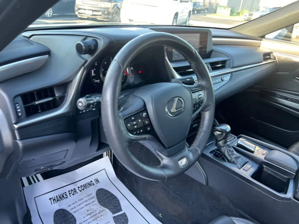 Lexus ES photo 23