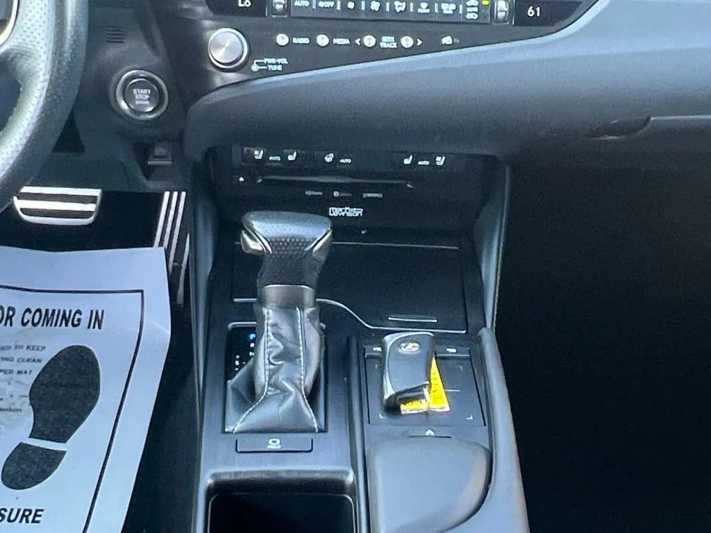 Lexus ES photo 12