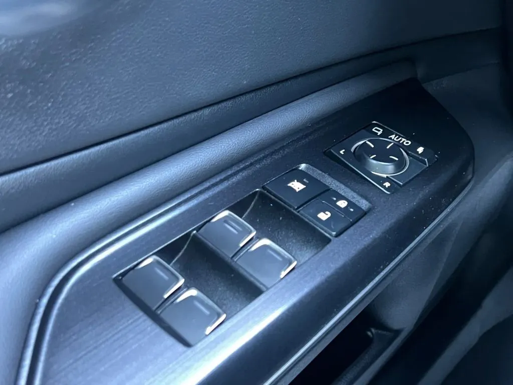 Lexus ES photo 42