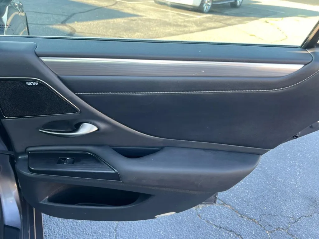 Lexus ES photo 21