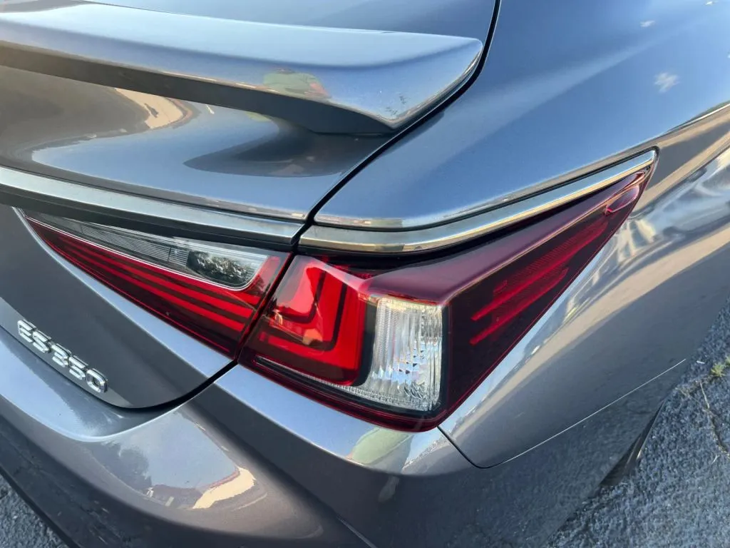 Lexus ES photo 33