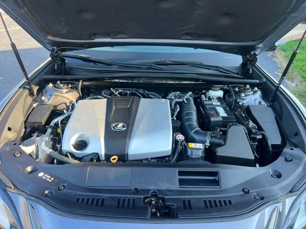 Lexus ES photo 30