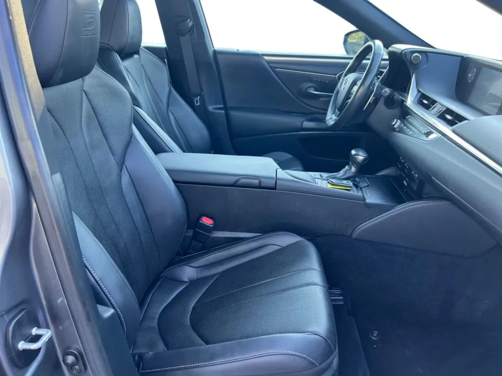 Lexus ES photo 15