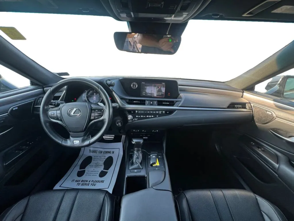 Lexus ES photo 11