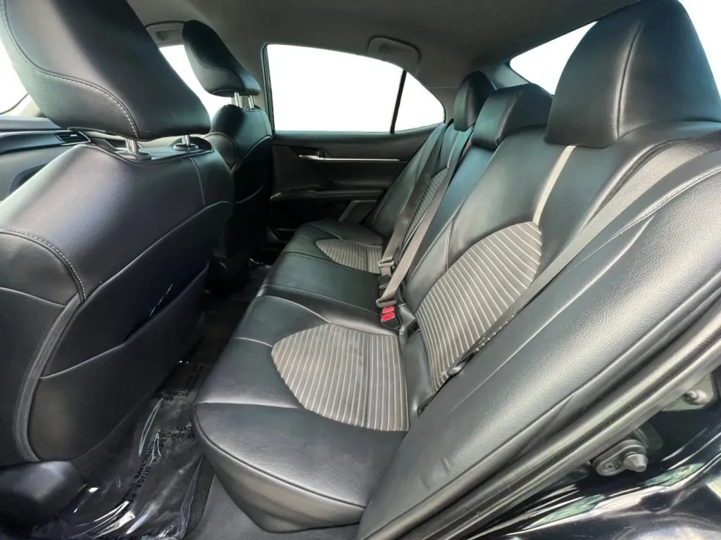 Toyota Camry photo 13