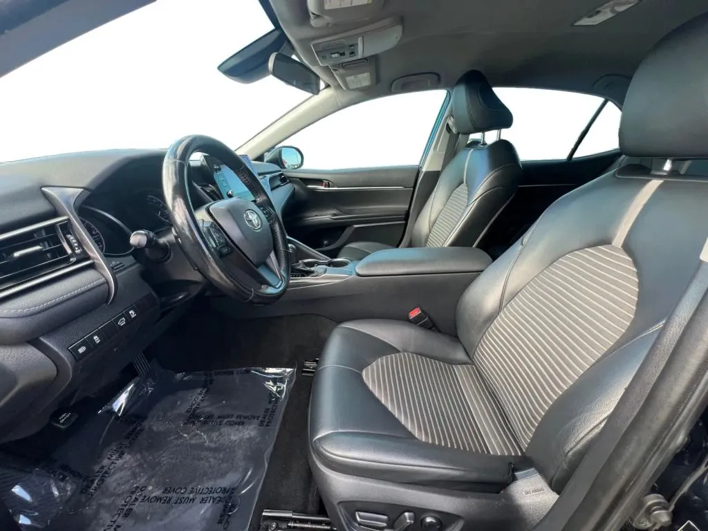 Toyota Camry photo 9