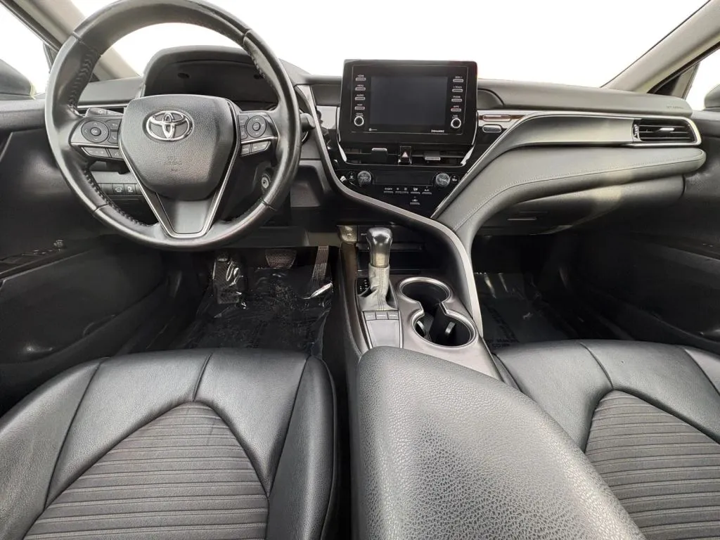 Toyota Camry photo 10