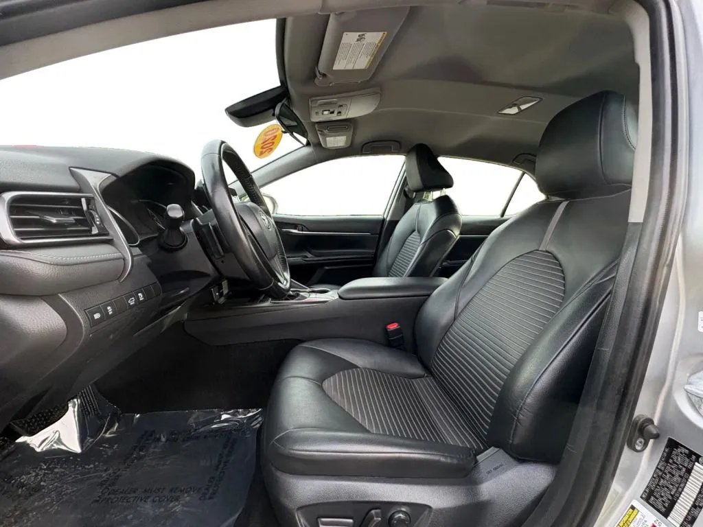 Toyota Camry photo 9