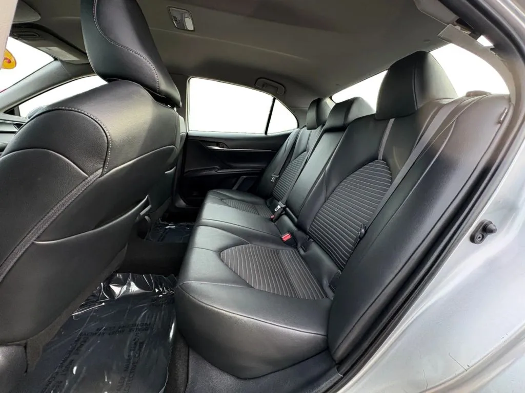 Toyota Camry photo 13