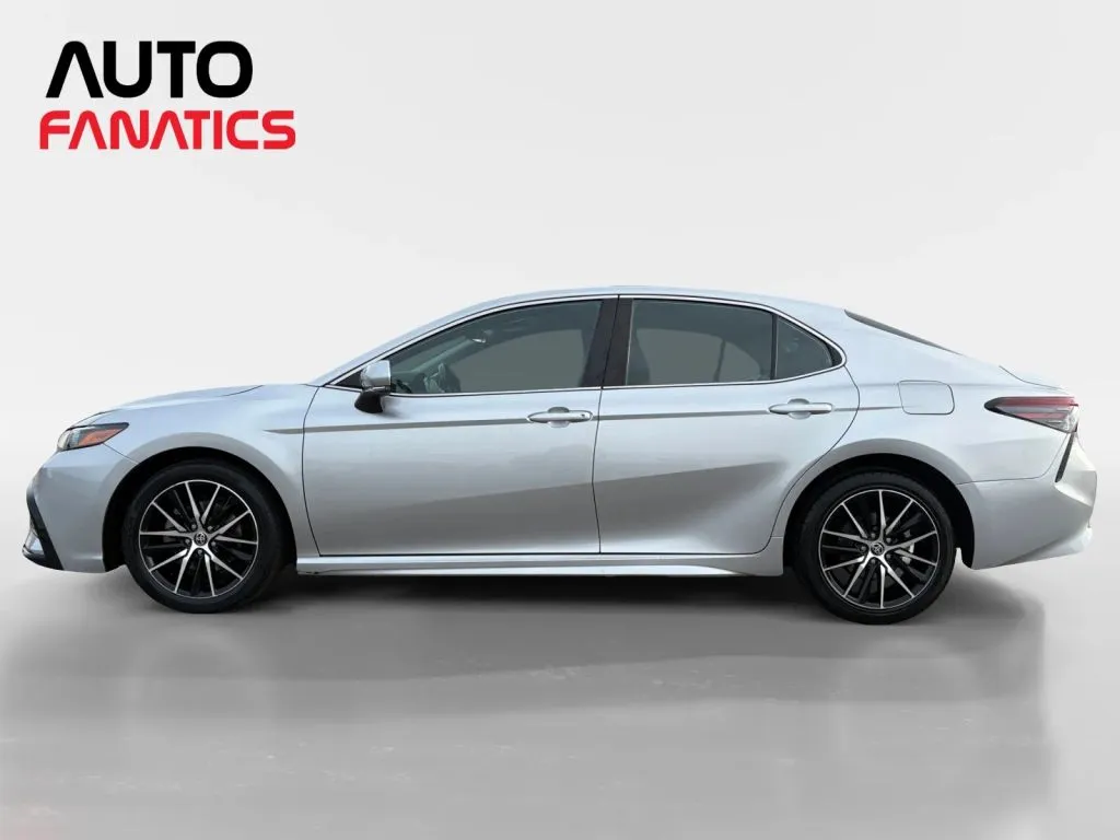 Toyota Camry photo 2
