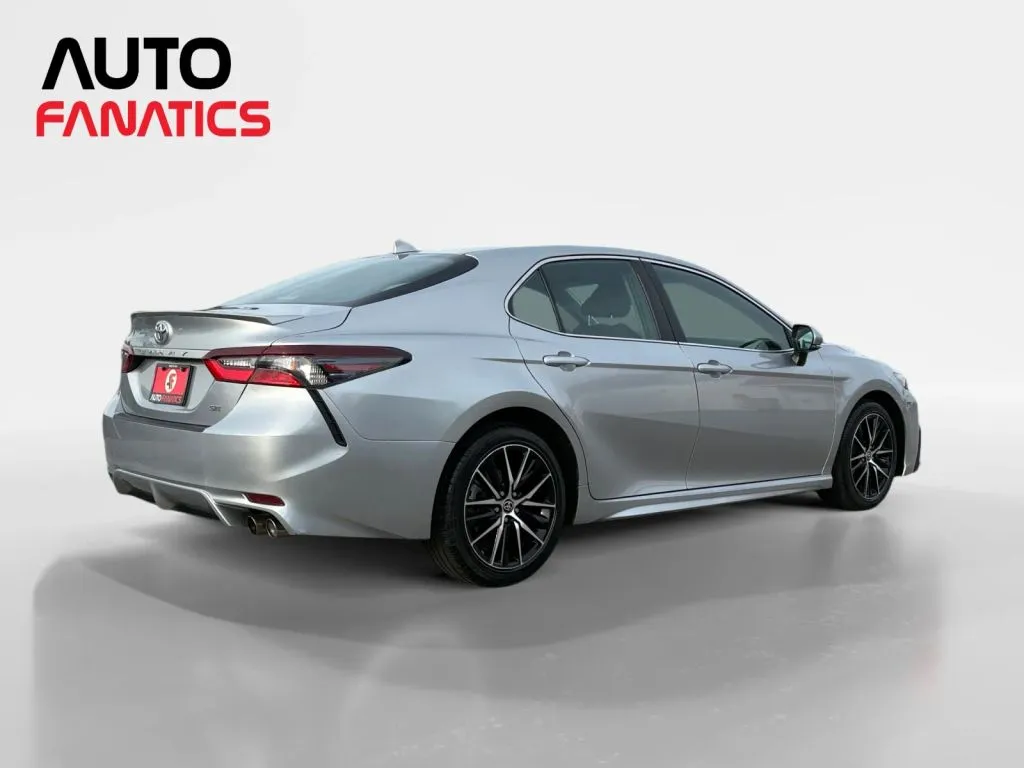 Toyota Camry photo 5