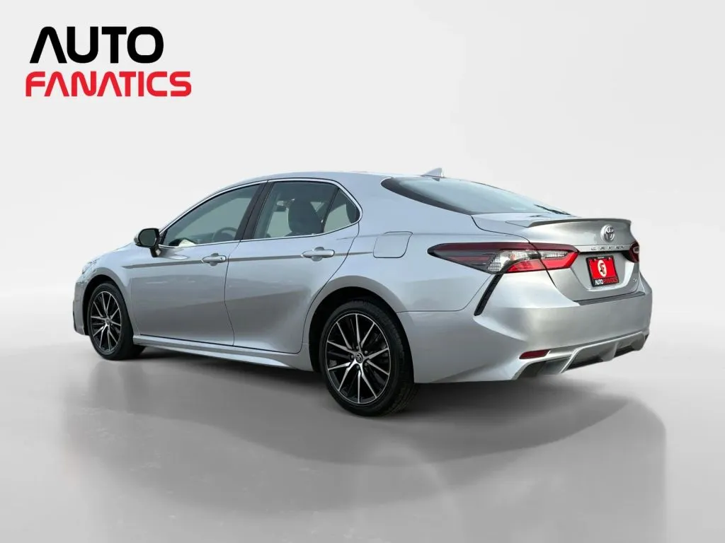 Toyota Camry photo 3