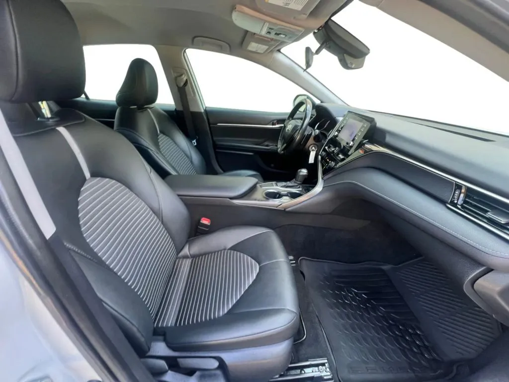 Toyota Camry photo 14