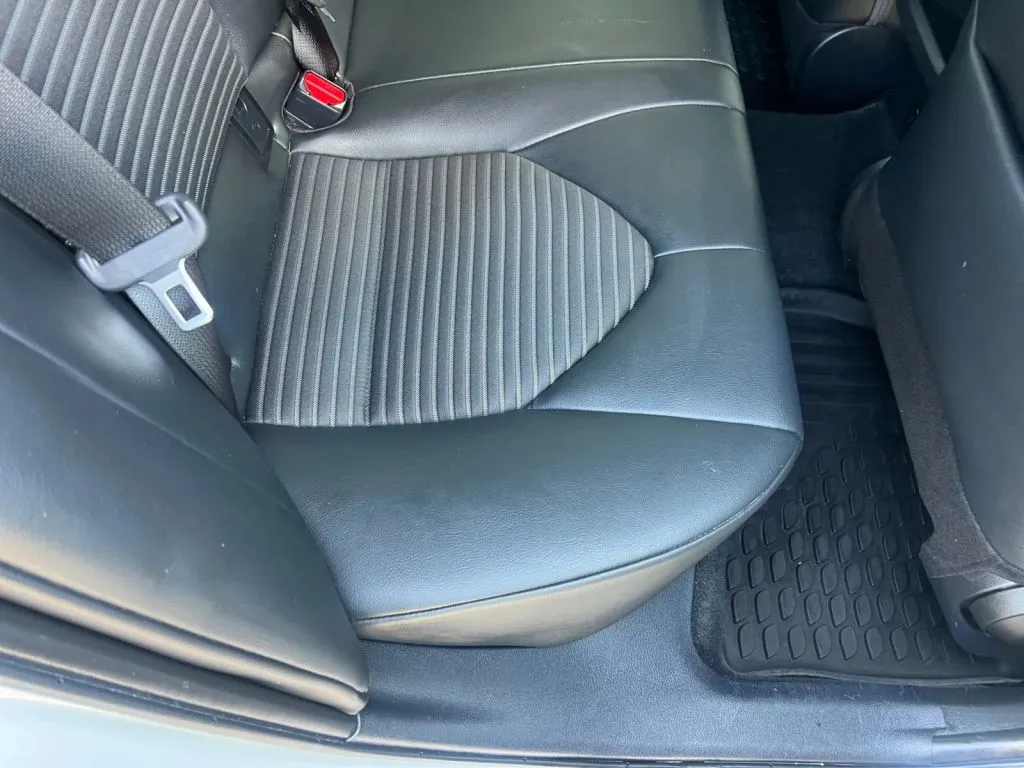 Toyota Camry photo 19