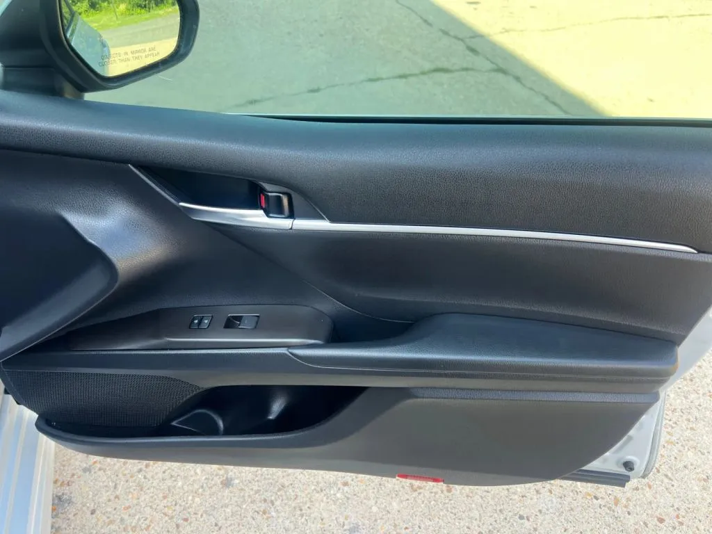 Toyota Camry photo 17