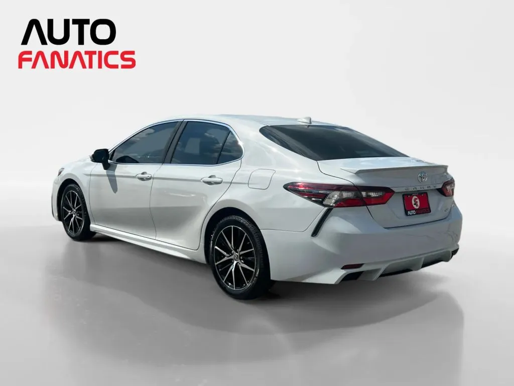 Toyota Camry photo 3