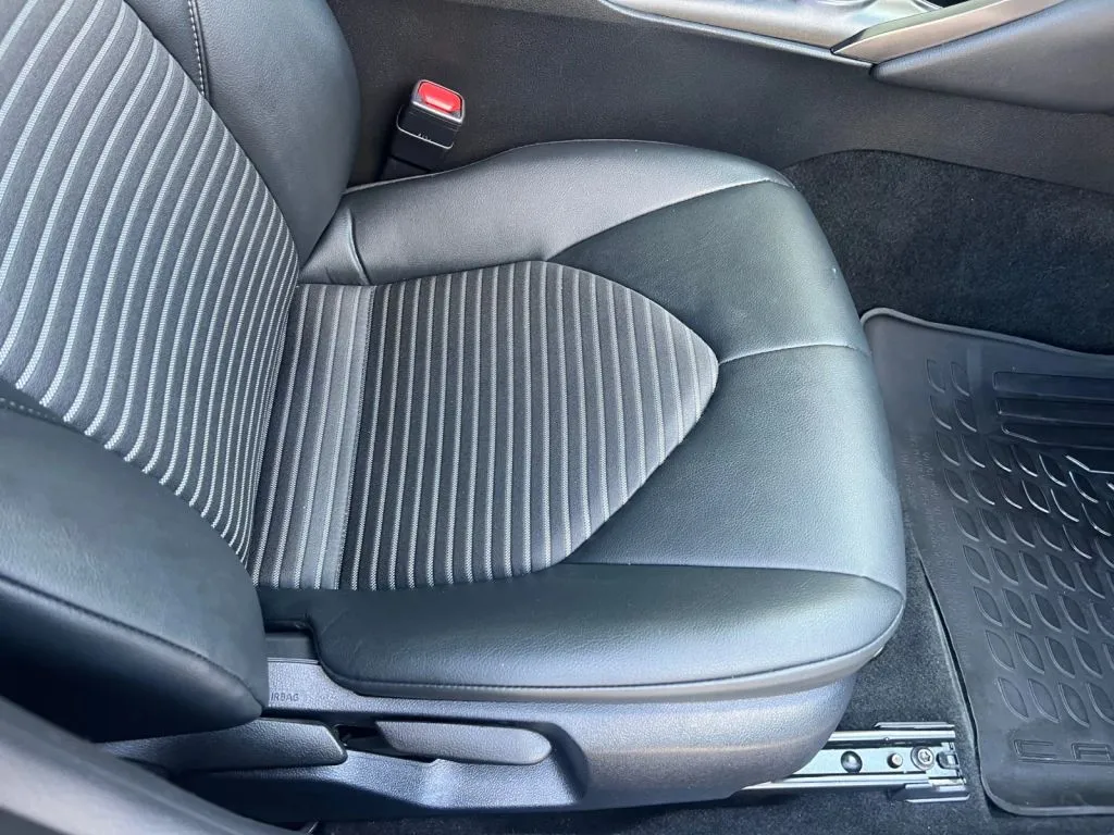 Toyota Camry photo 15