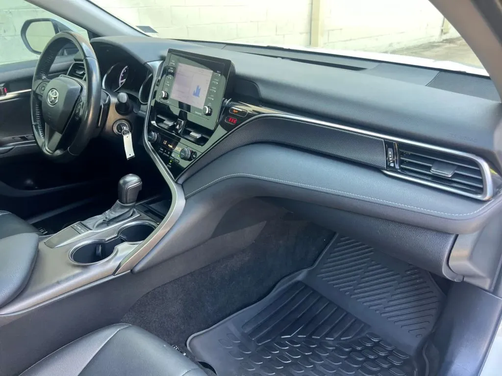 Toyota Camry photo 16
