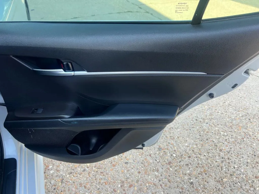 Toyota Camry photo 20