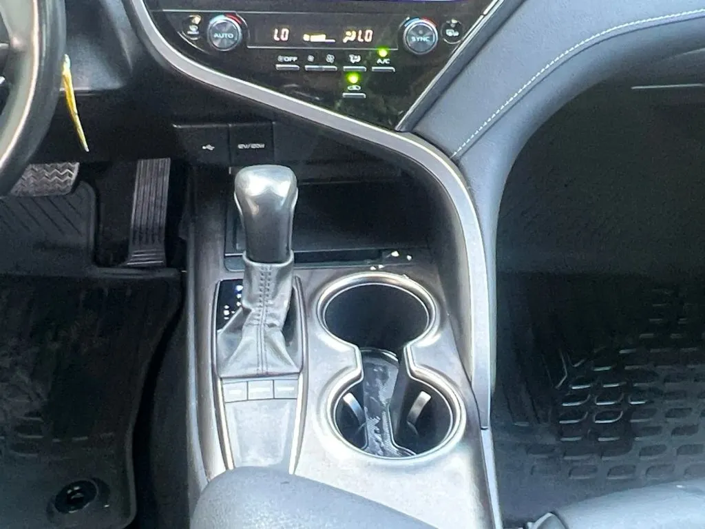 Toyota Camry photo 11