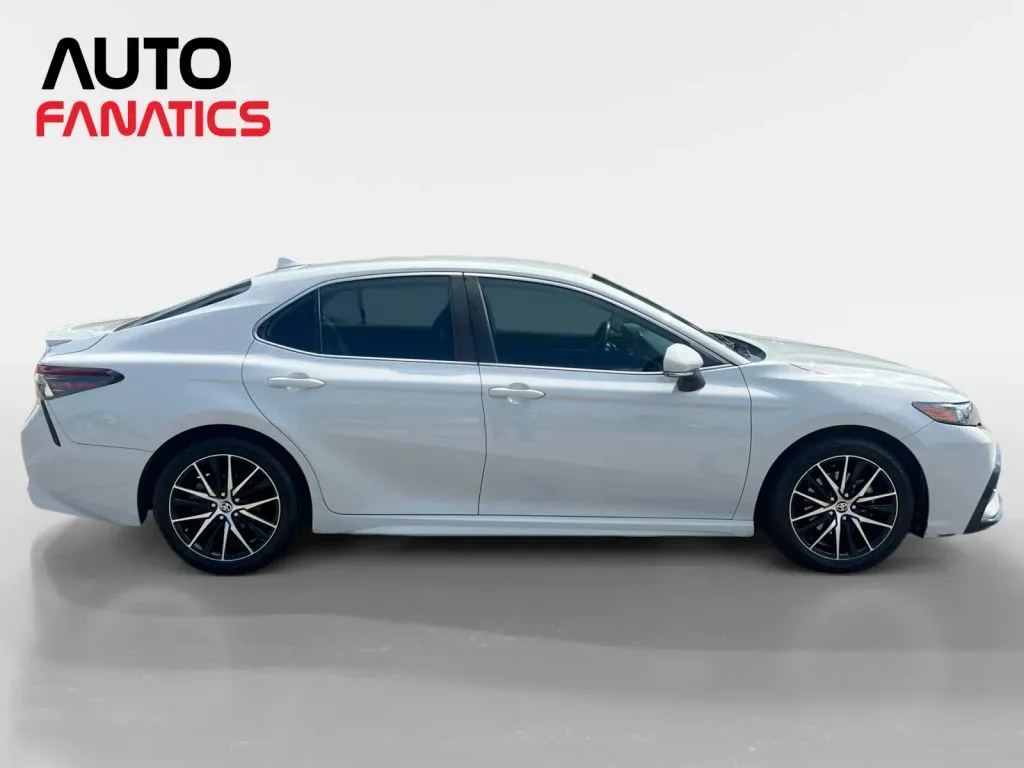 Toyota Camry photo 6
