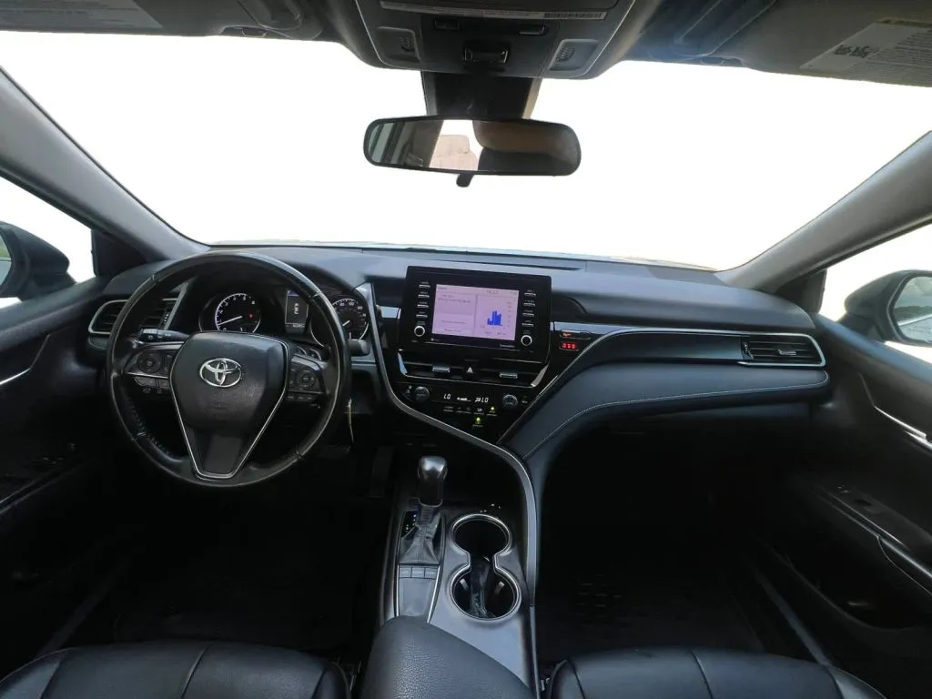 Toyota Camry photo 10