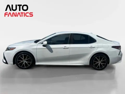 Photos of 2022 Toyota Camry SE Sedan 4D for sale in Fredericksburg, VA at Auto Fanatics