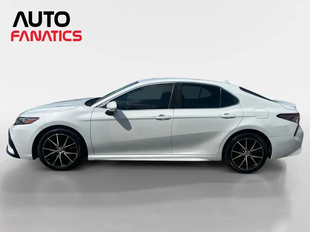 Toyota Camry photo 2