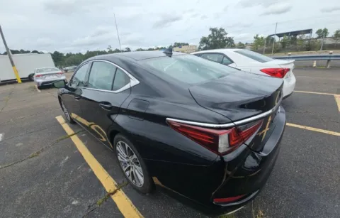 Another view of 2019 Lexus ES 350 Sedan 4D for sale in Fredericksburg, VA at Auto Fanatics