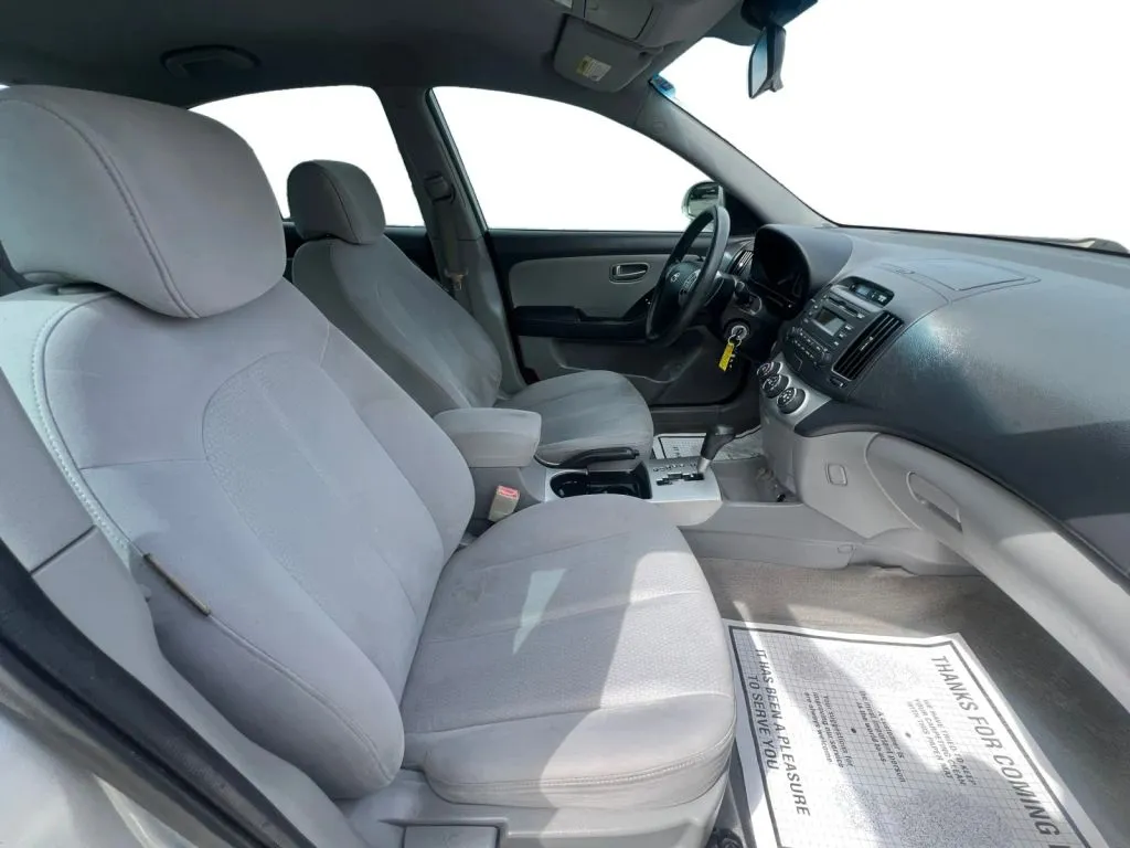 Hyundai Elantra photo 14