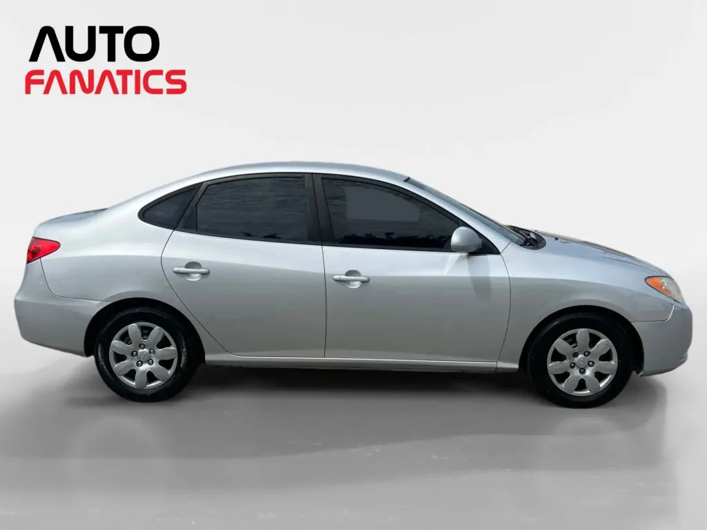 Hyundai Elantra photo 7