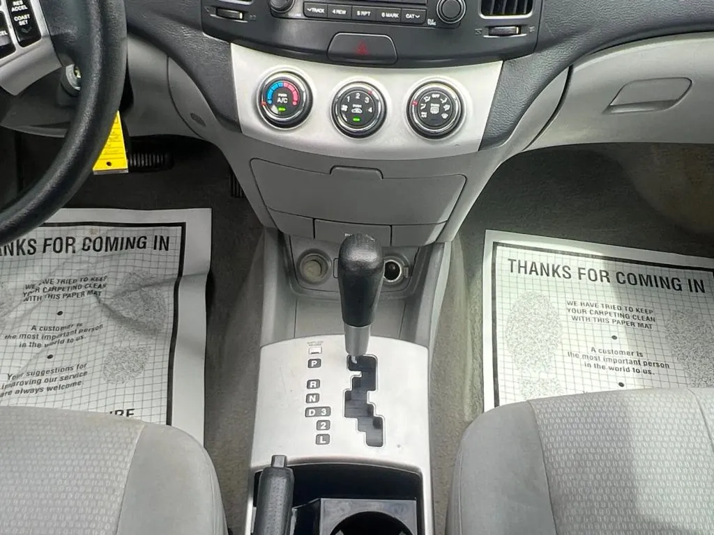 Hyundai Elantra photo 12