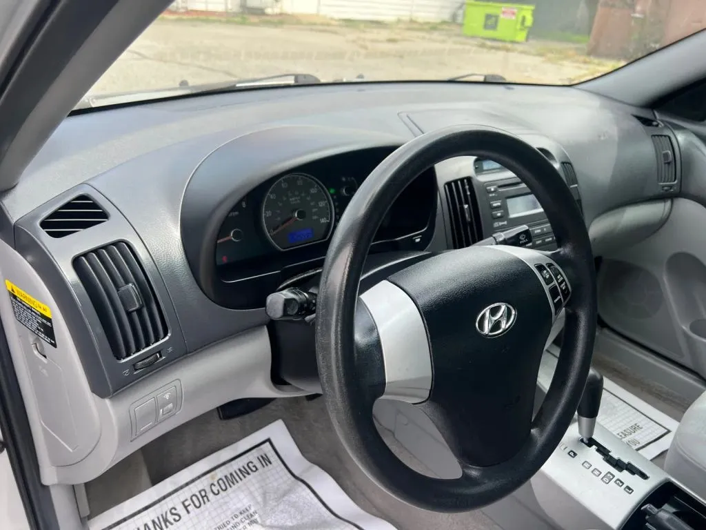 Hyundai Elantra photo 20