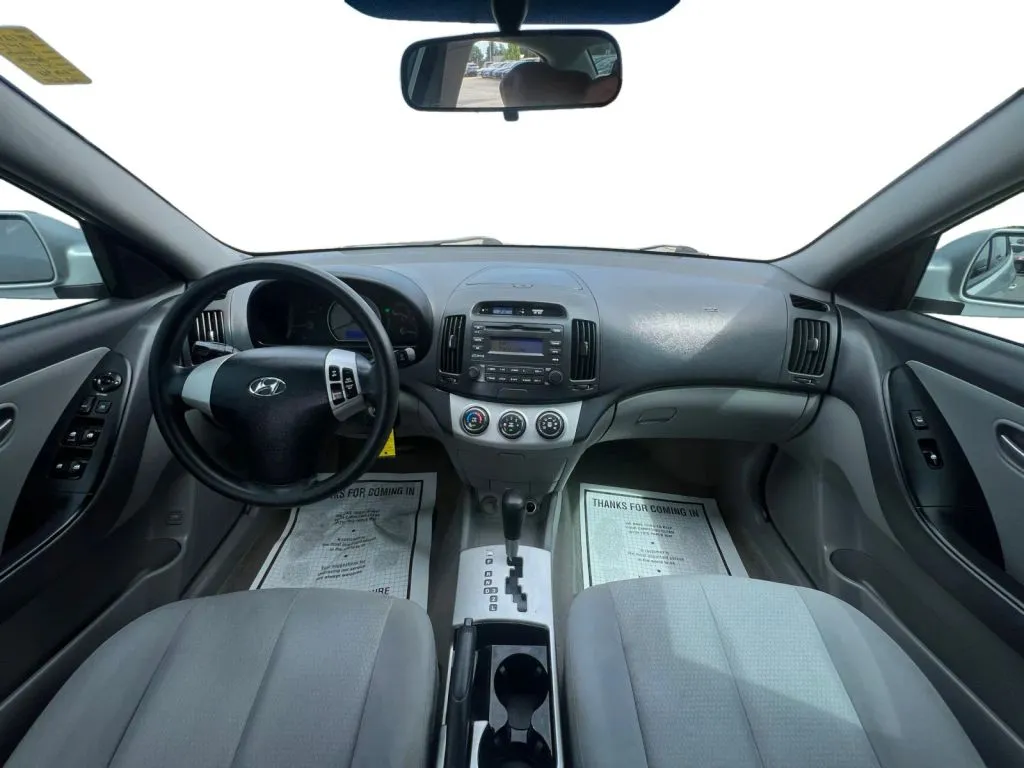 Hyundai Elantra photo 11