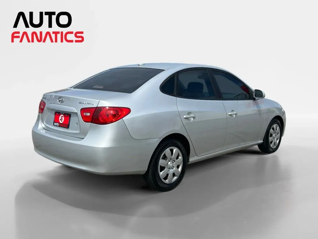 Hyundai Elantra photo 6