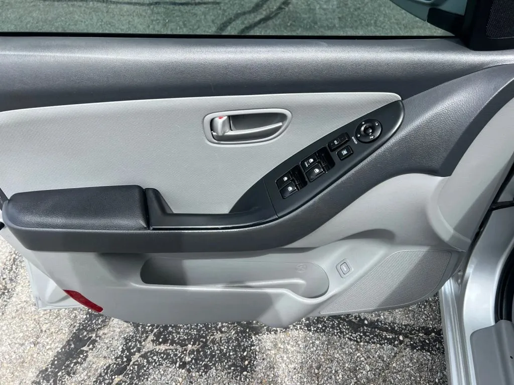 Hyundai Elantra photo 21