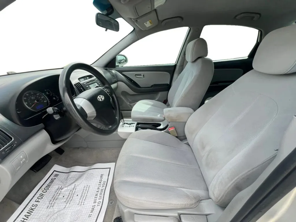 Hyundai Elantra photo 10