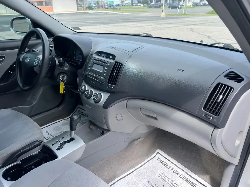 Hyundai Elantra photo 16