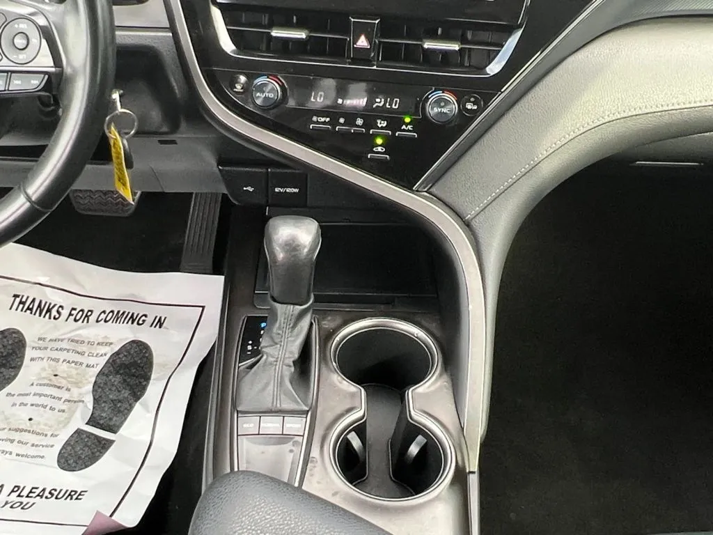 Toyota Camry photo 12