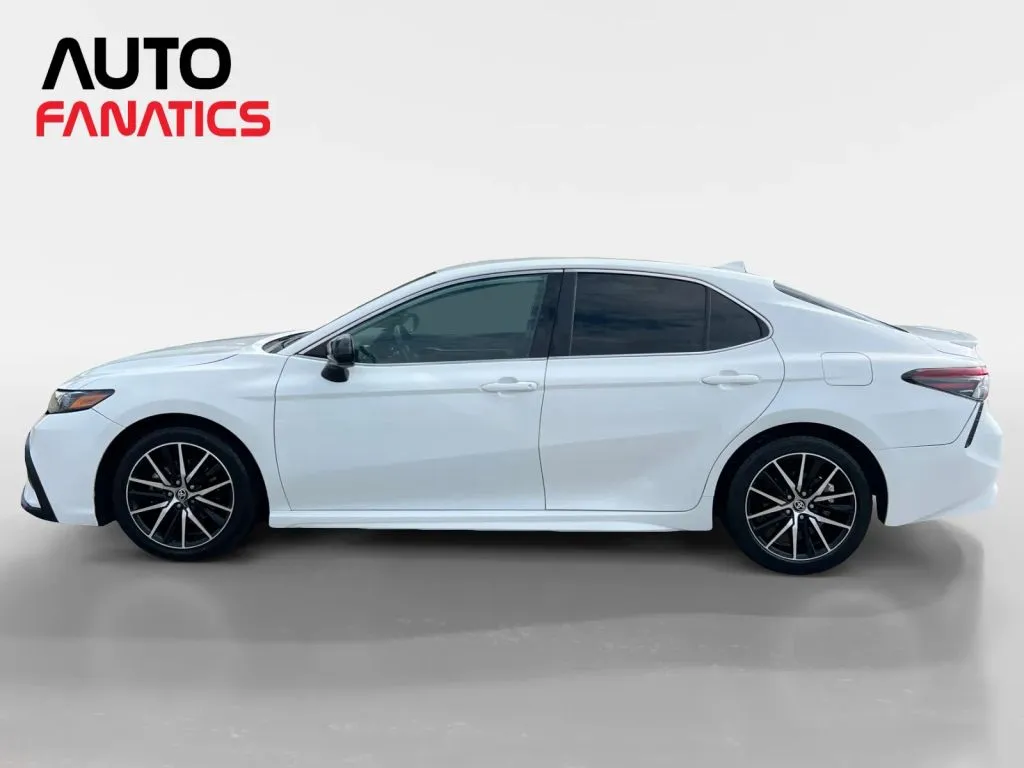 Toyota Camry photo 2