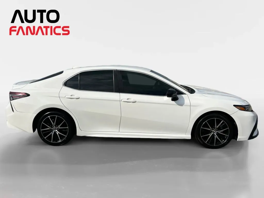 Toyota Camry photo 7