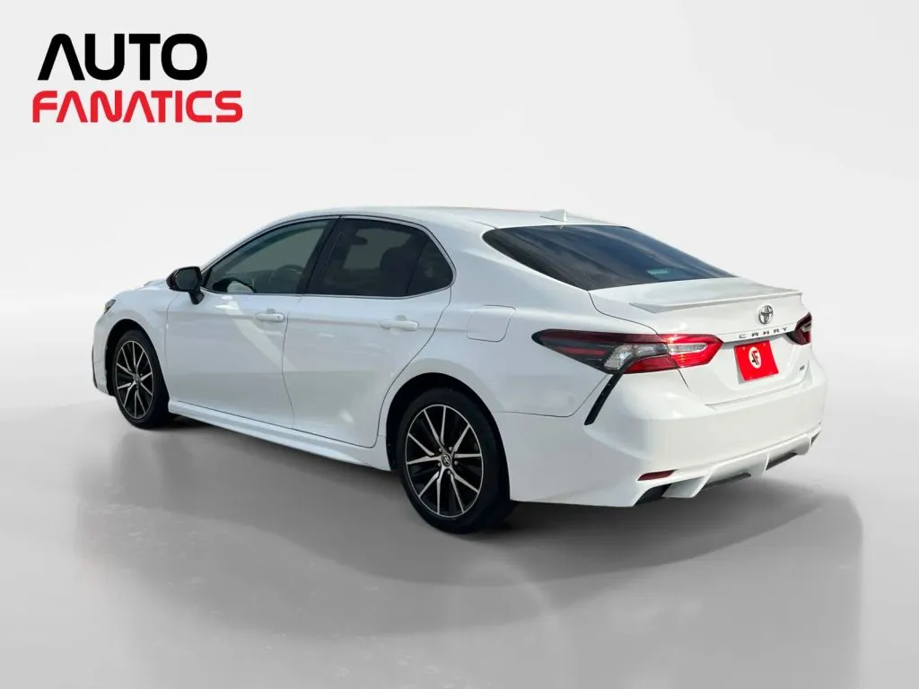 Toyota Camry photo 3