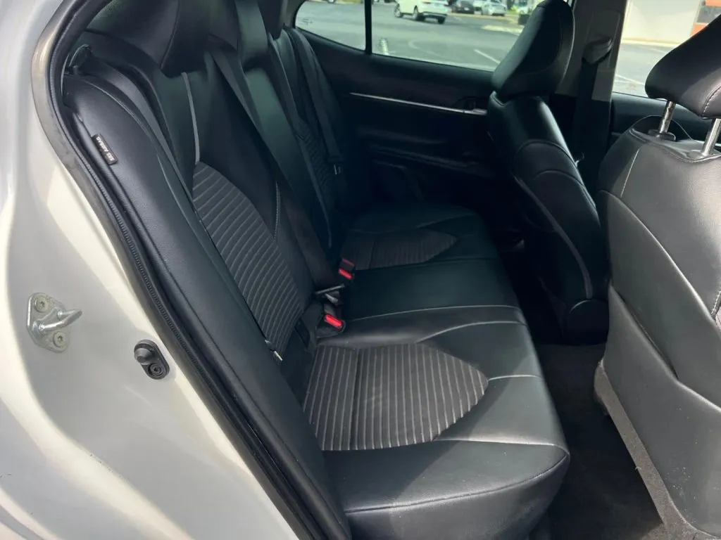 Toyota Camry photo 19