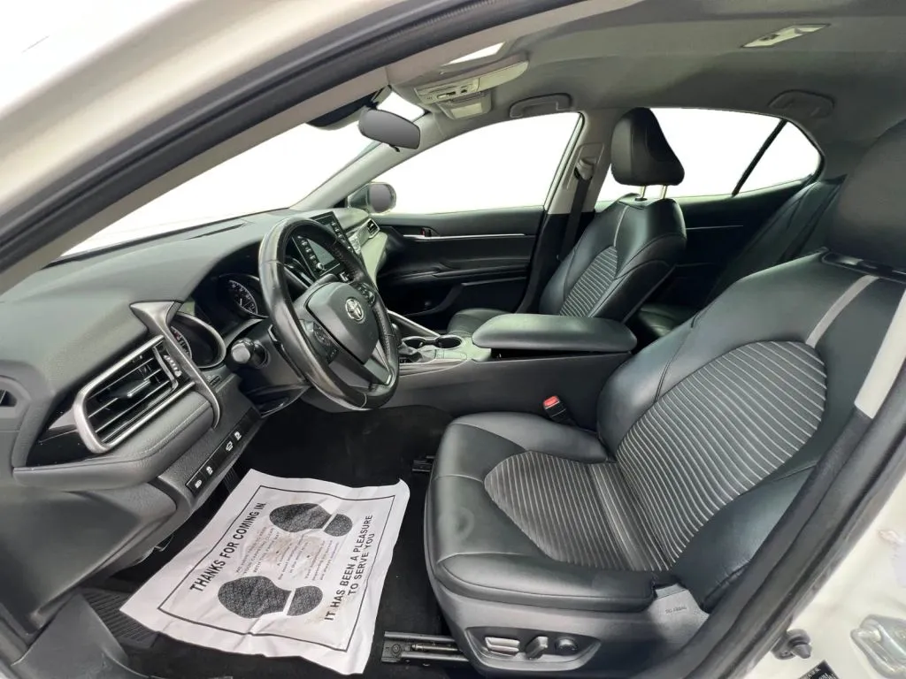Toyota Camry photo 10