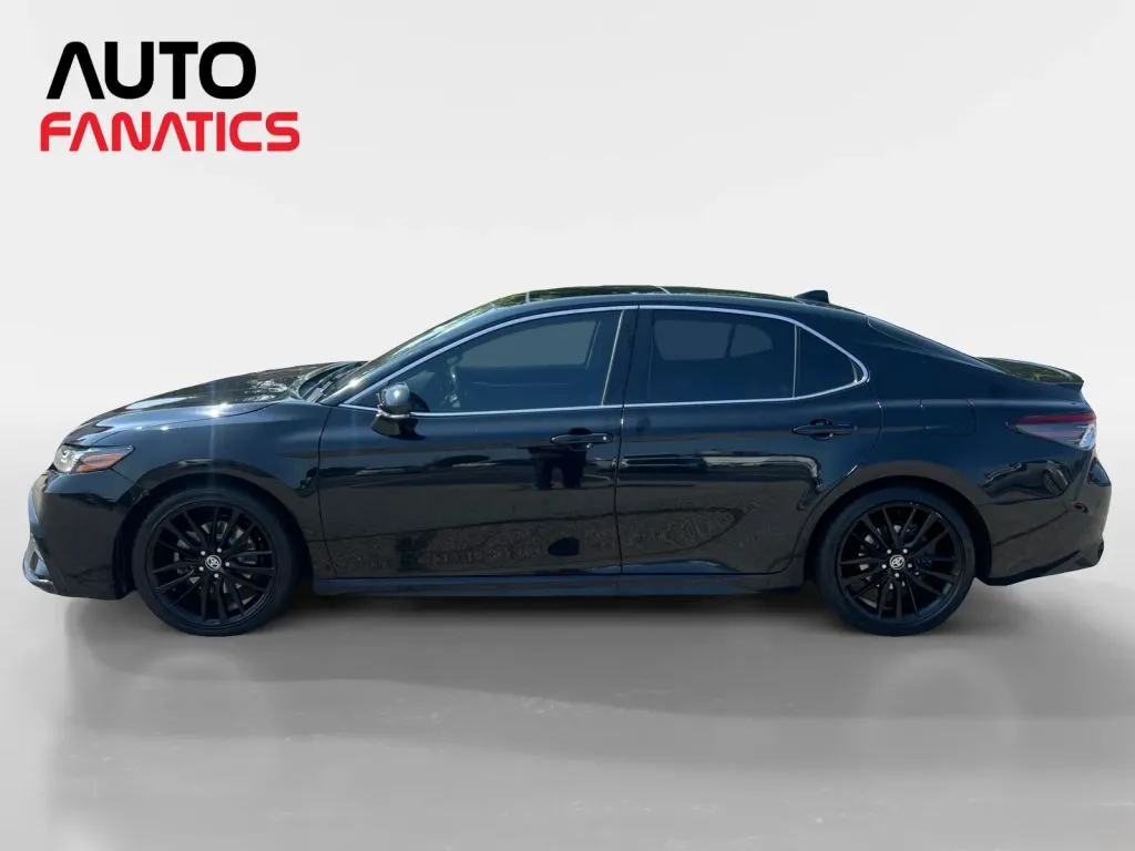 Toyota Camry photo 2