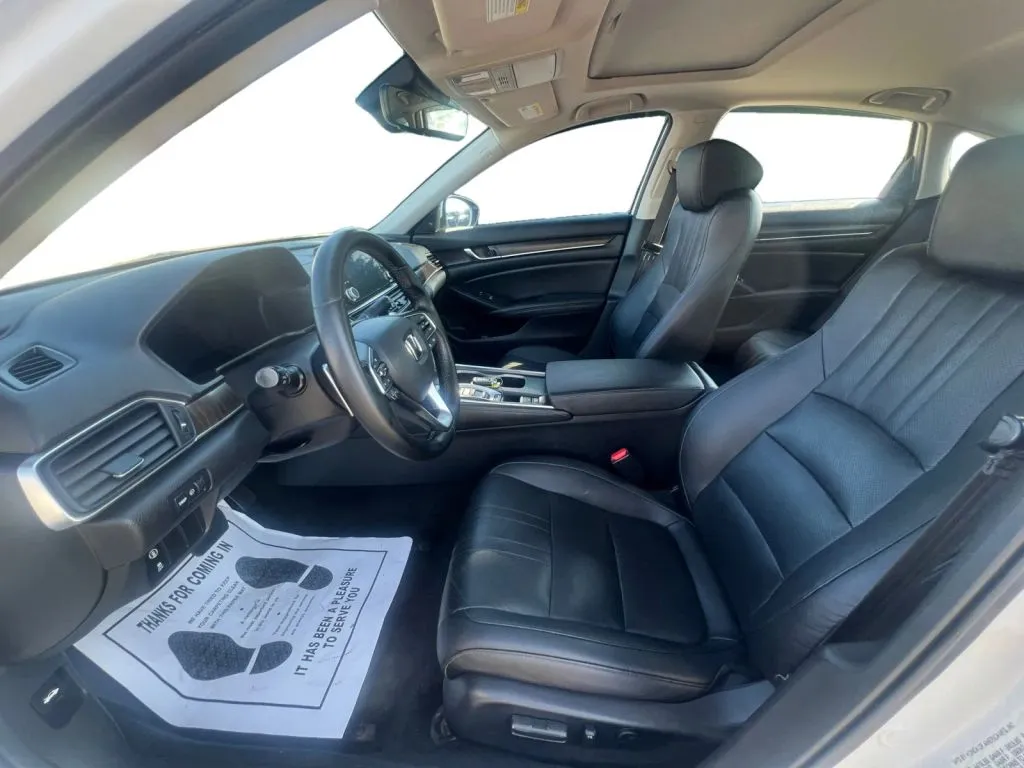 Honda Accord photo 10