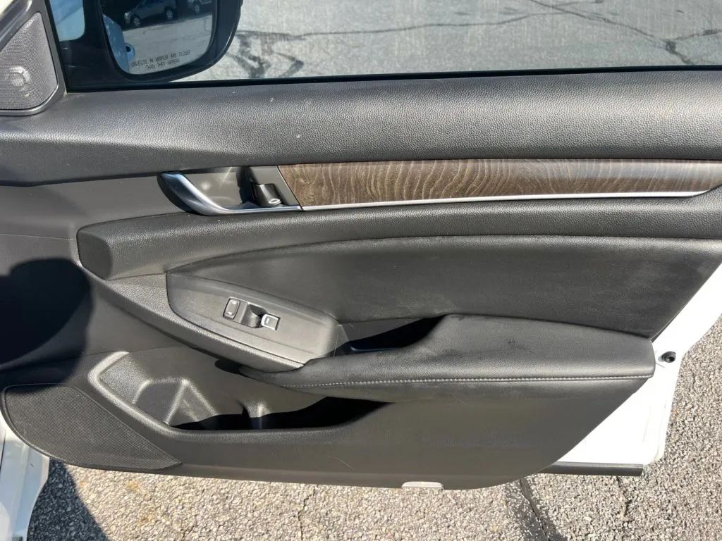 Honda Accord photo 17