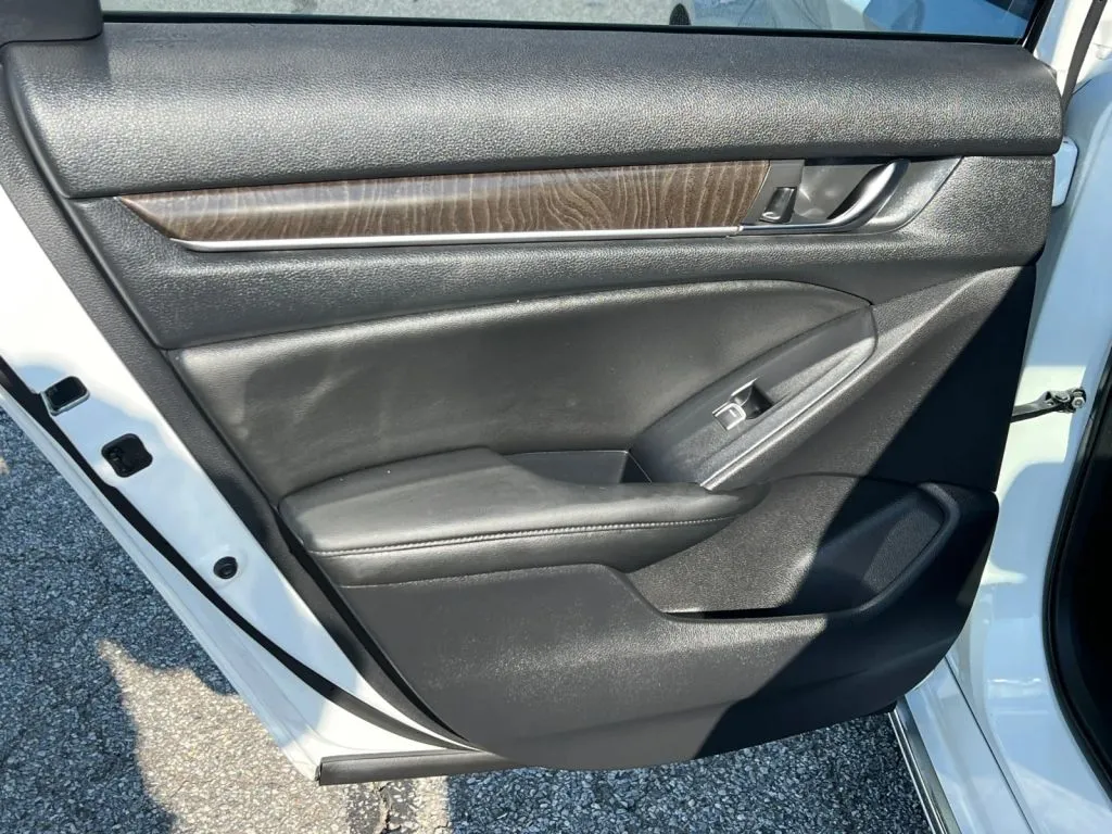 Honda Accord photo 22